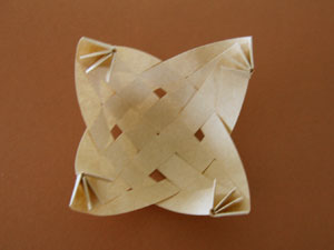 編みかごの折り紙