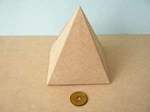 折り紙　ピラミッド