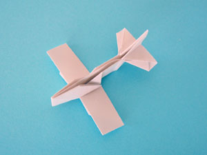 飛行機の折り紙