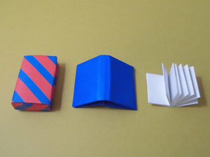 本の折り紙