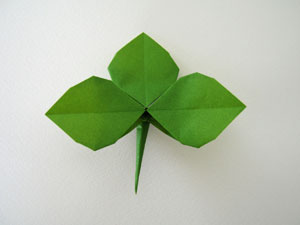 ばらの葉っぱ　3葉の折り紙