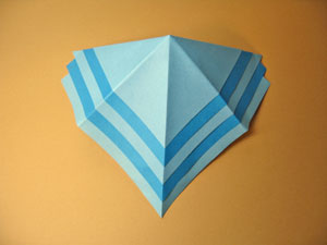 ストライプのギフトボックスの折り紙